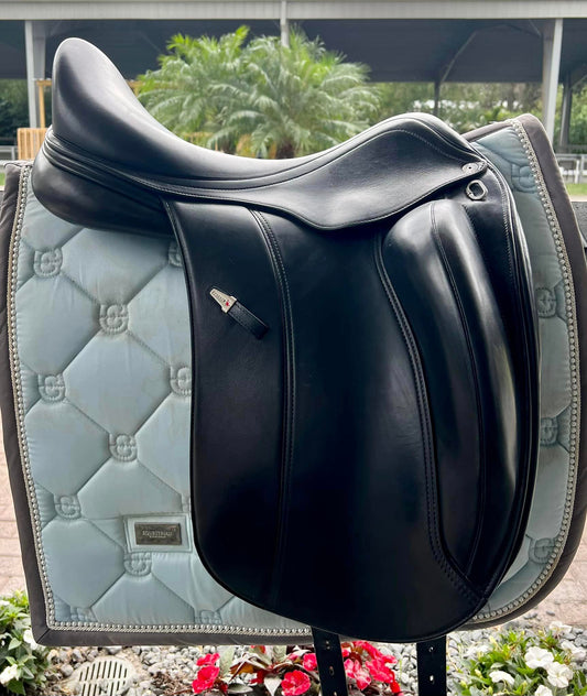 Equipe Viktoria Dressage Saddle, 18"